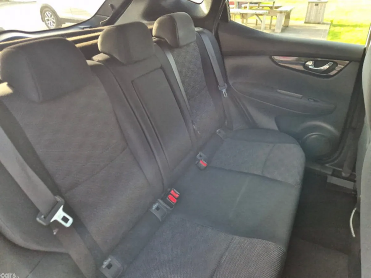Nissan Qashqai MPV, Petrol, 2016, White