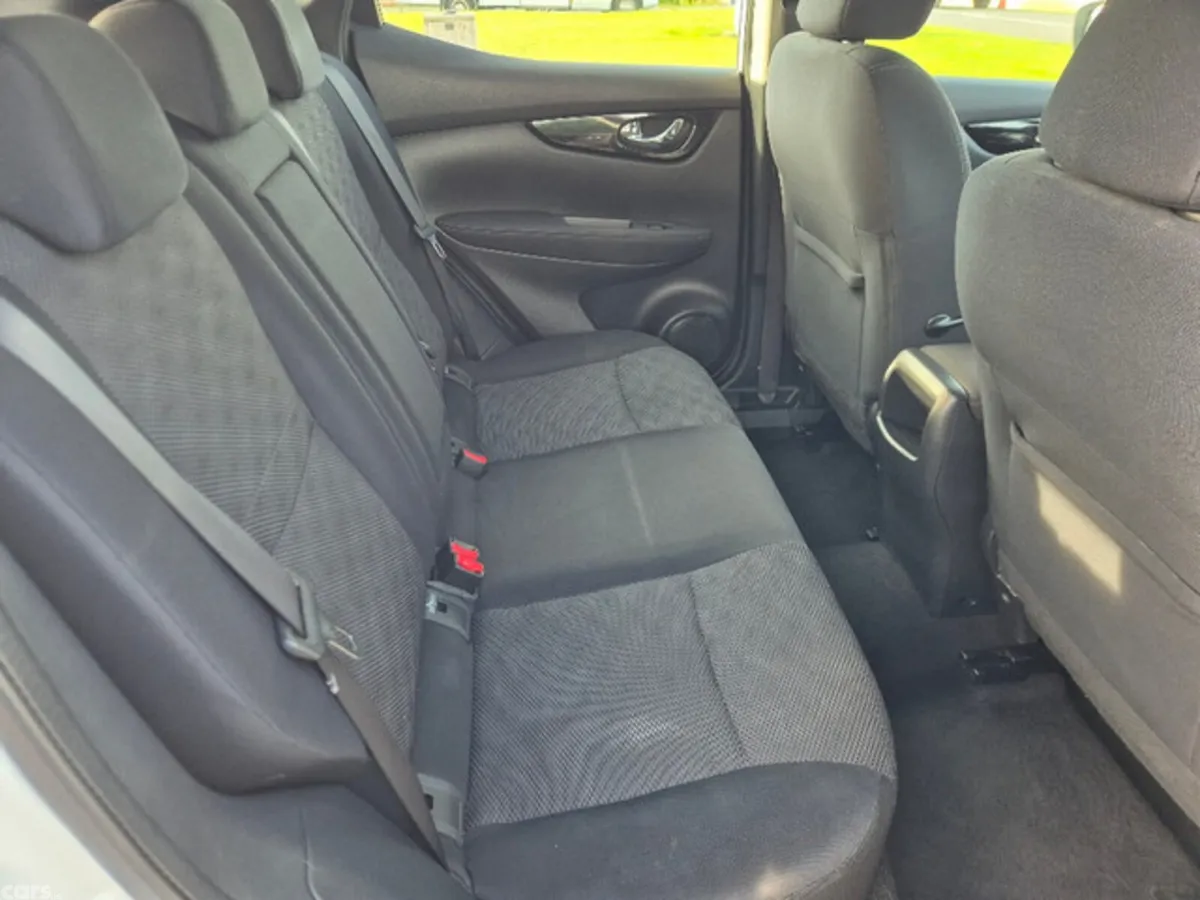 Nissan Qashqai MPV, Petrol, 2016, White