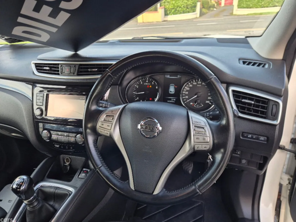 Nissan Qashqai MPV, Petrol, 2016, White