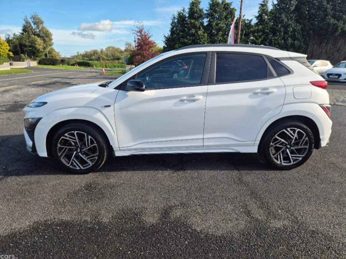 Hyundai KONA MPV, Petrol, 2023, White