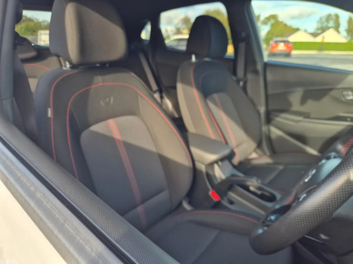 Hyundai KONA MPV, Petrol, 2023, White