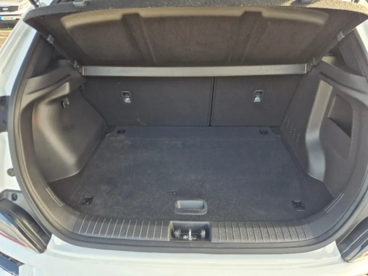 Hyundai KONA MPV, Petrol, 2023, White