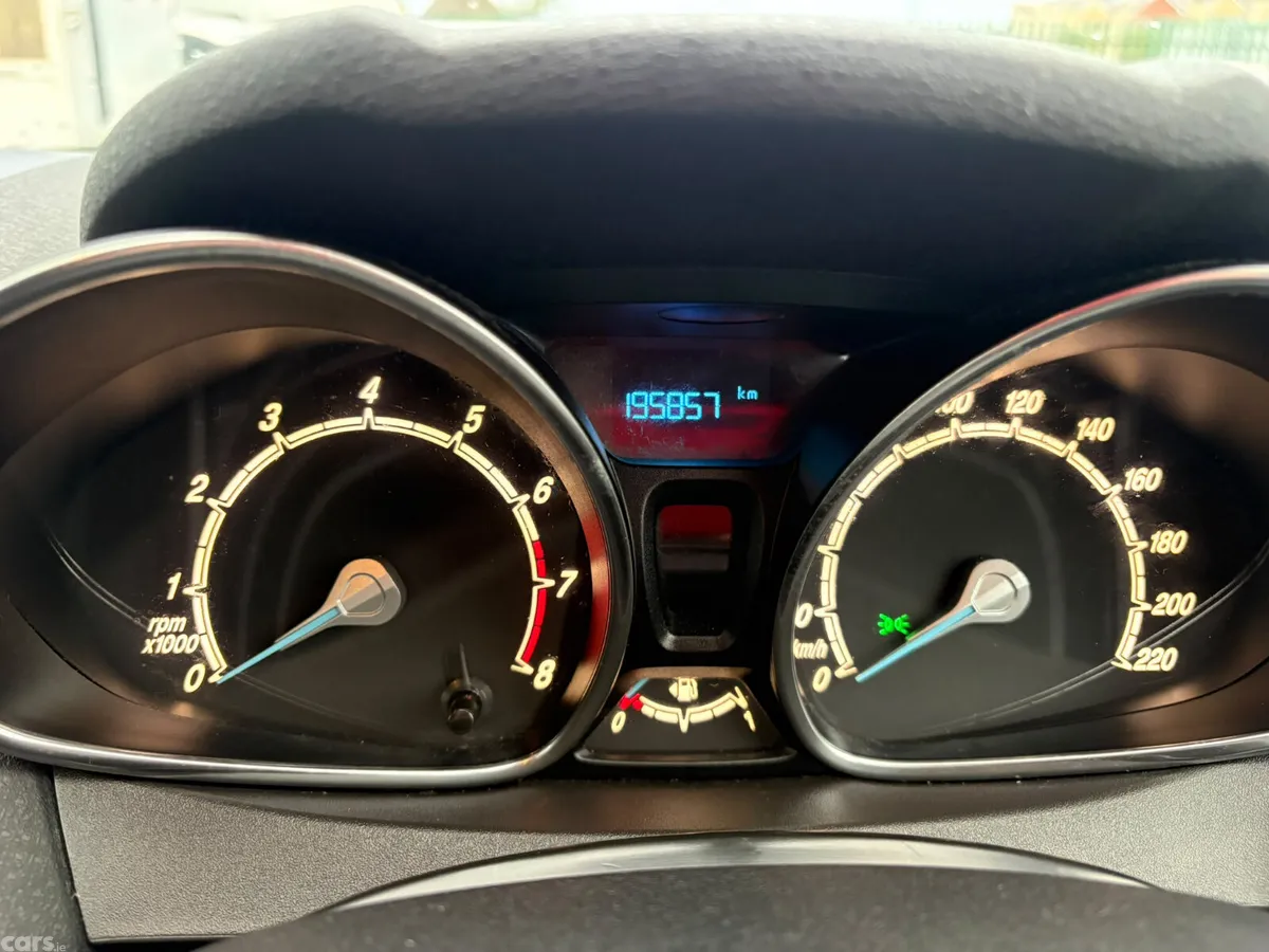Ford Fiesta Hatchback, Petrol, 2015, Silver