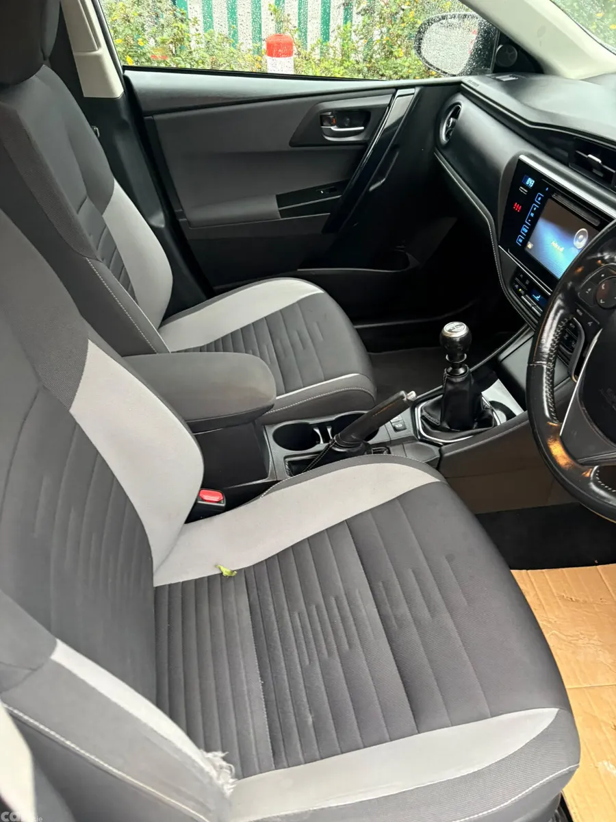 Toyota Auris Hatchback, Petrol, 2018, Grey