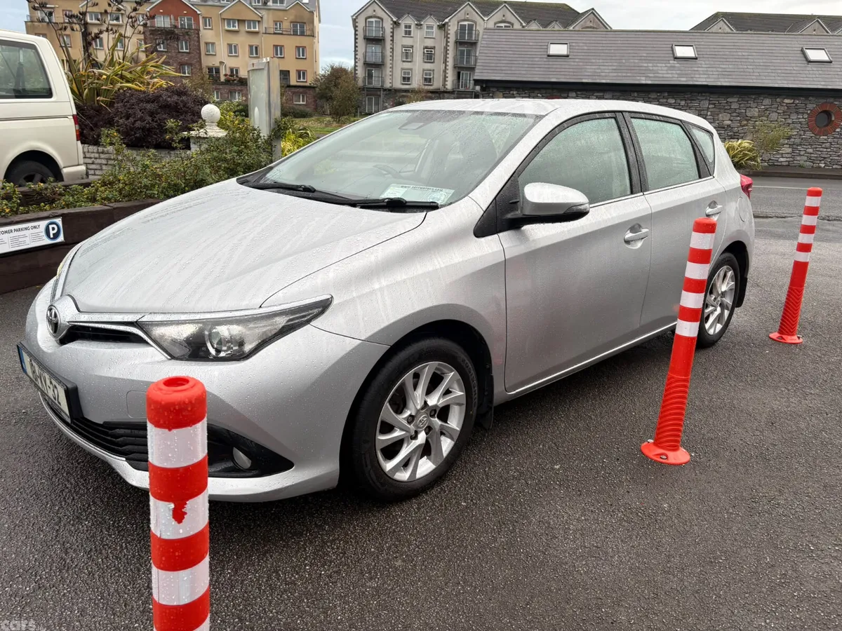 Toyota Auris Hatchback, Petrol, 2018, Grey