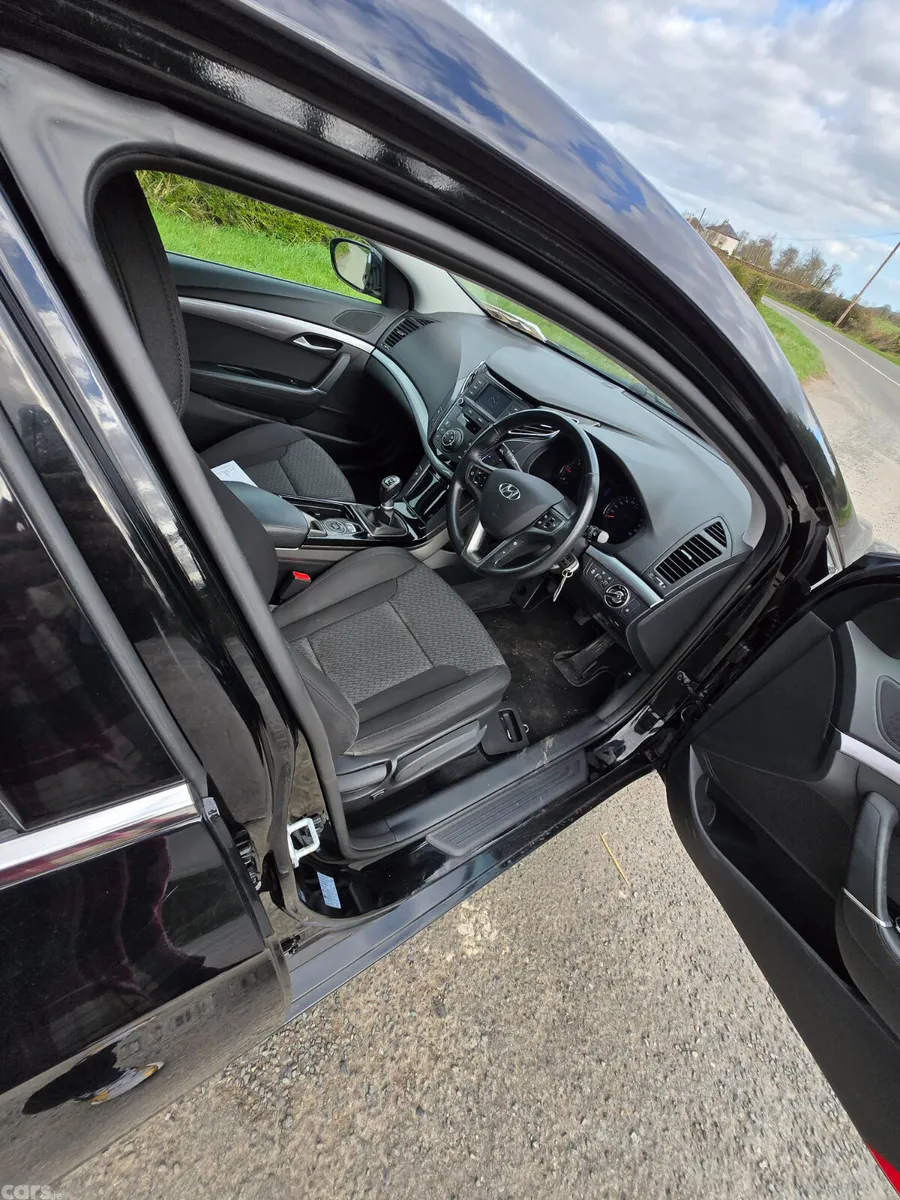 Hyundai i40 Saloon, Diesel, 2019, Black