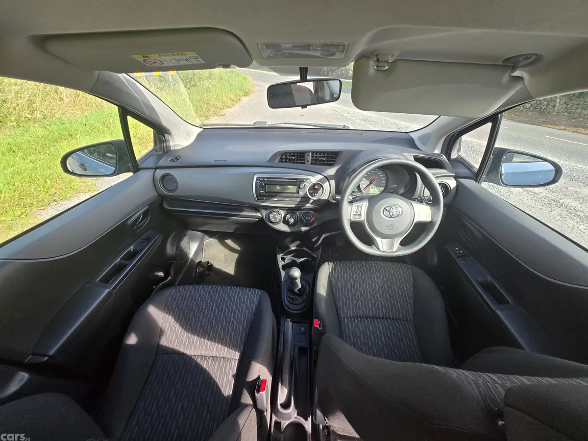 Toyota Yaris Hatchback, Petrol, 2014, Blue