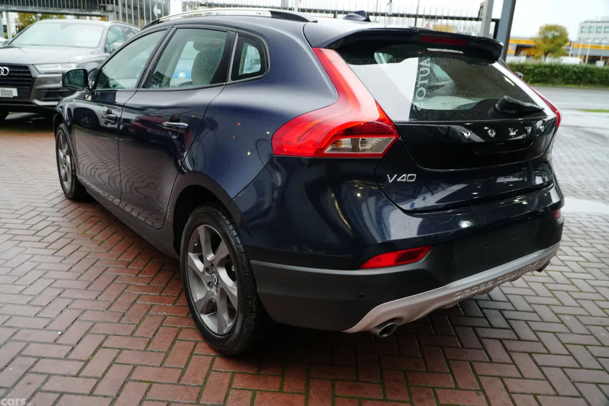 Volvo V40 Hatchback, Diesel, 2016, Blue