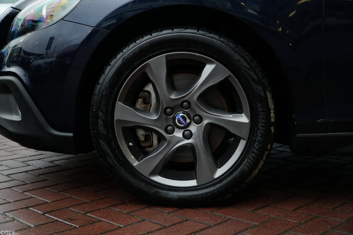 Volvo V40 Hatchback, Diesel, 2016, Blue