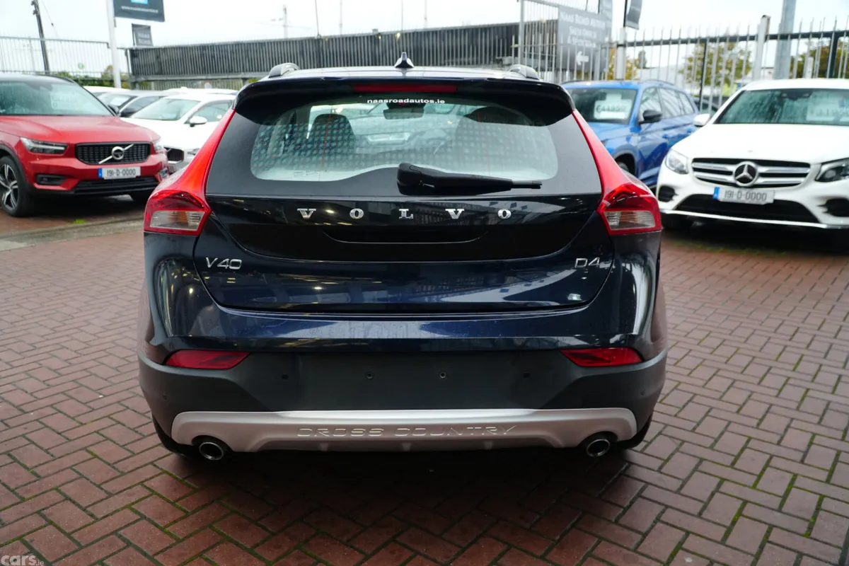 Volvo V40 Hatchback, Diesel, 2016, Blue