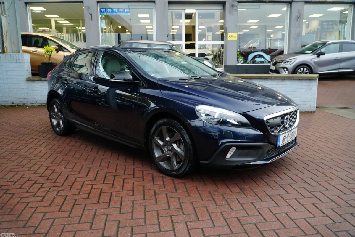 Volvo V40 Hatchback, Diesel, 2016, Blue