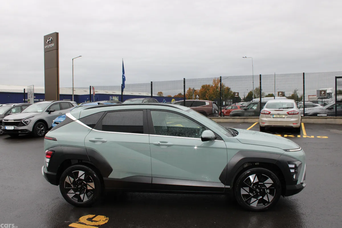 Hyundai KONA MPV, Petrol, 2024, Green