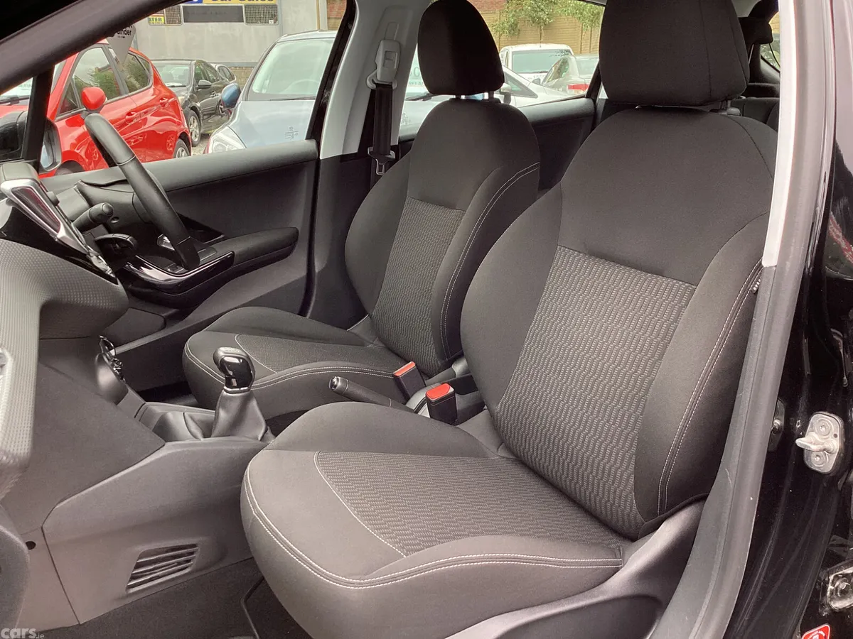 Peugeot 208 Hatchback, Diesel, 2017, Black