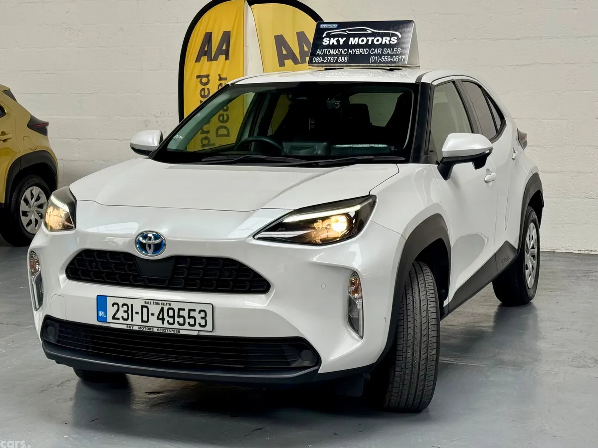 Toyota Yaris Cross Estate, Petrol Hybrid, 2023, White