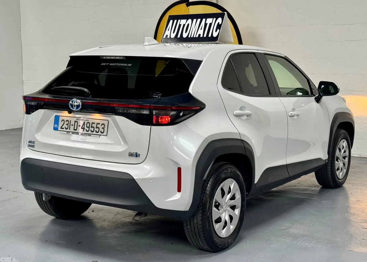 Toyota Yaris Cross Estate, Petrol Hybrid, 2023, White