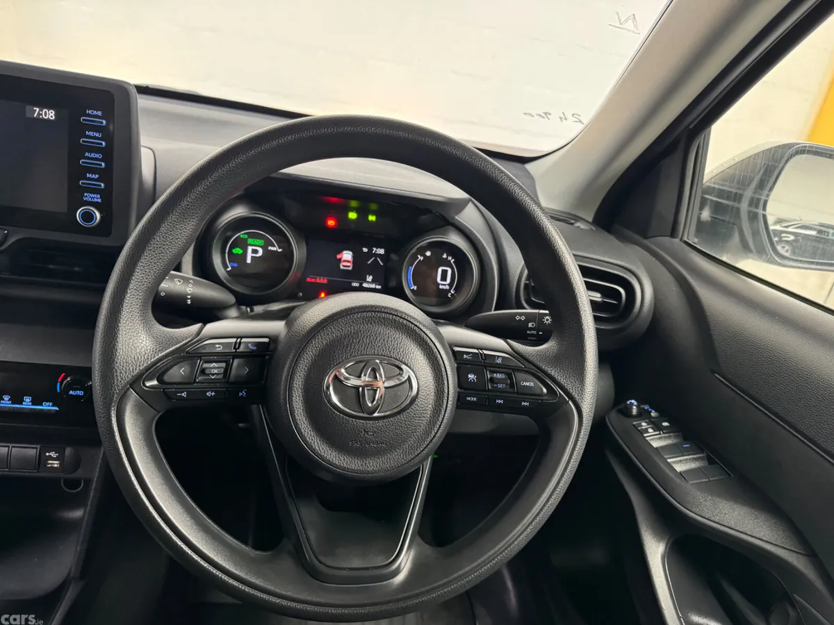 Toyota Yaris Cross Estate, Petrol Hybrid, 2023, White