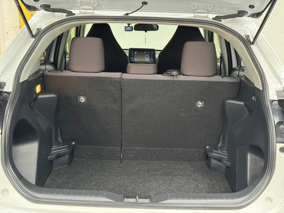 Toyota Yaris Cross Estate, Petrol Hybrid, 2023, White