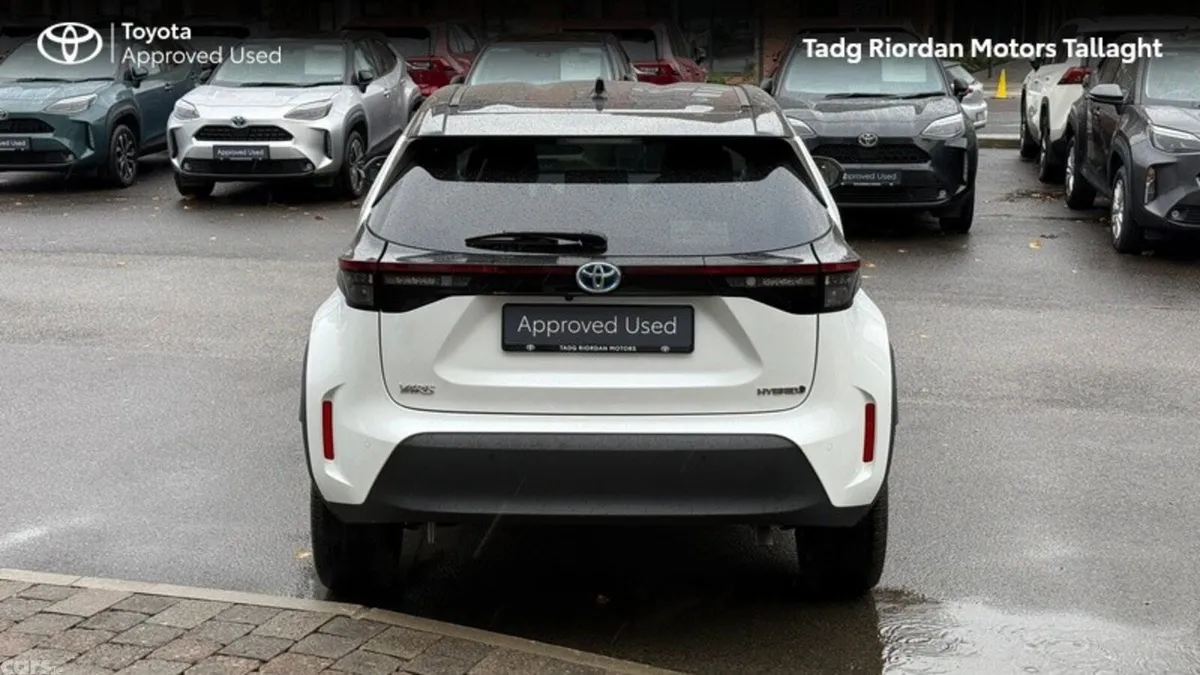 Toyota Yaris Cross Hatchback, Petrol Hybrid, 2024, White