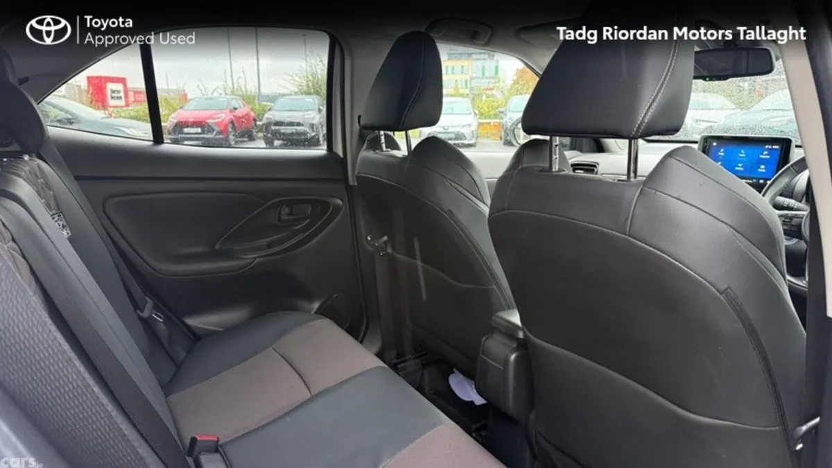 Toyota Yaris Cross Hatchback, Petrol Hybrid, 2024, White