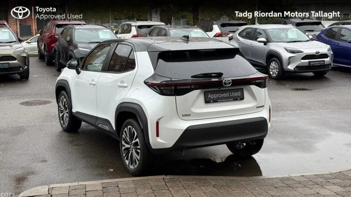 Toyota Yaris Cross Hatchback, Petrol Hybrid, 2024, White