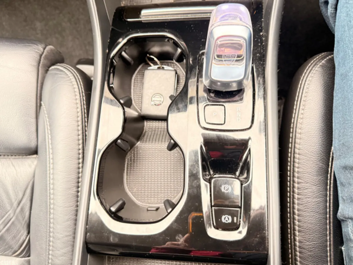 Volvo XC40 Estate, Petrol Plug-in Hybrid, 2023, Black