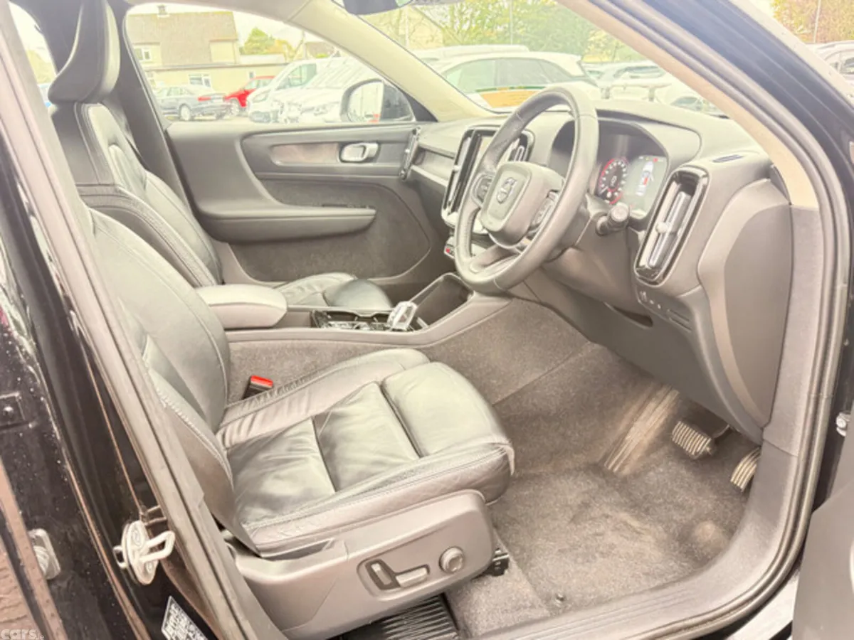Volvo XC40 Estate, Petrol Plug-in Hybrid, 2023, Black