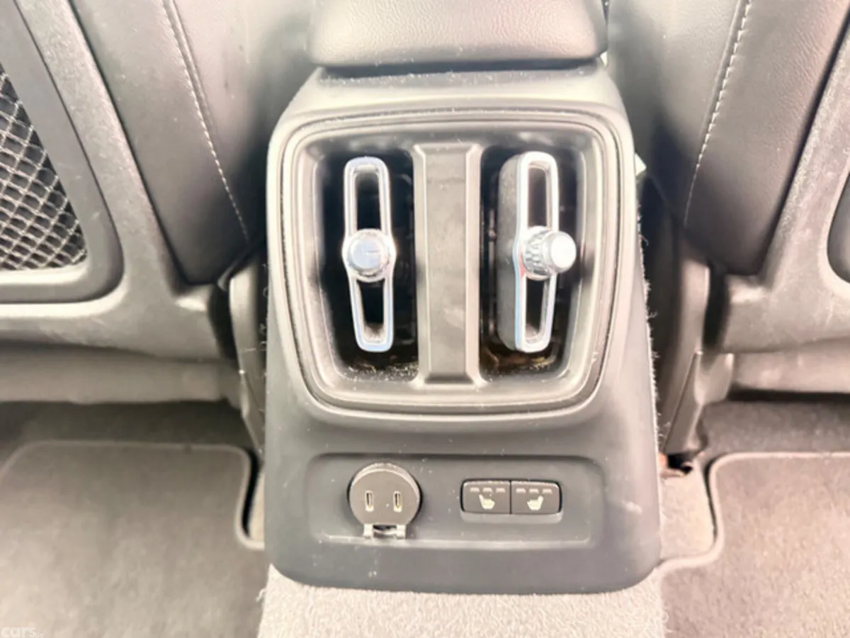 Volvo XC40 Estate, Petrol Plug-in Hybrid, 2023, Black