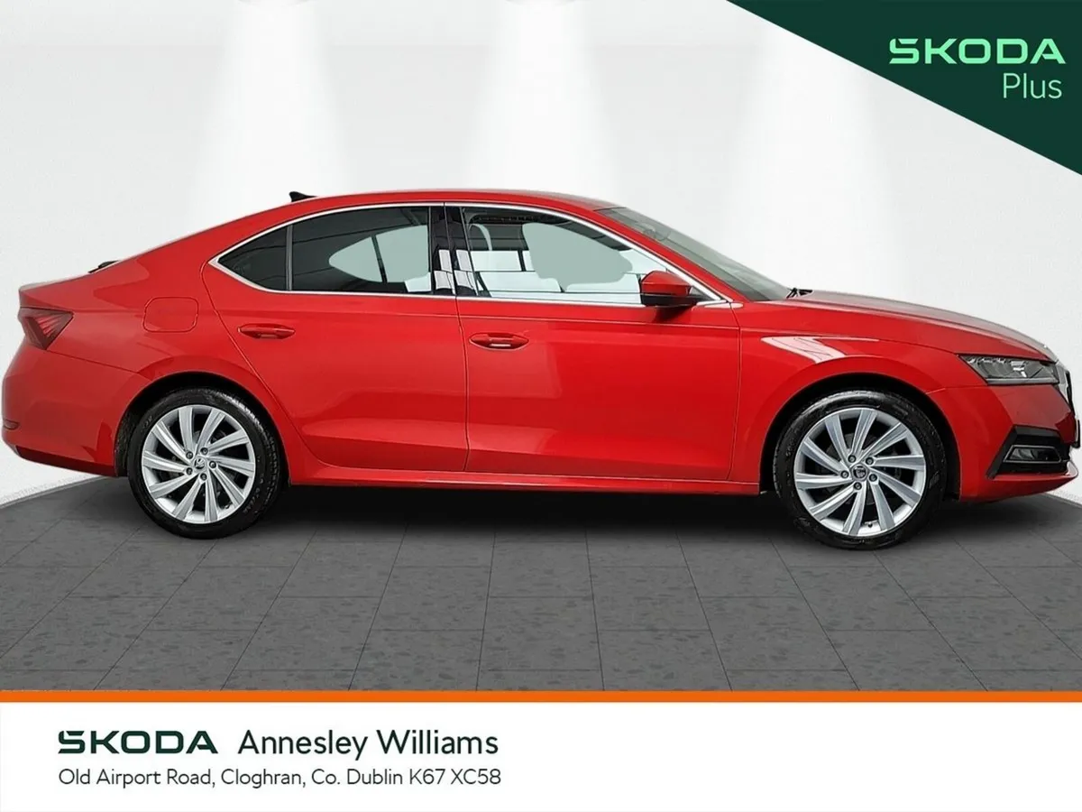 Skoda Octavia Saloon, Petrol, 2022, Red