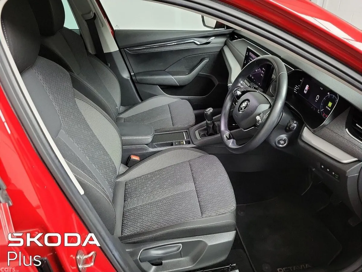 Skoda Octavia Saloon, Petrol, 2022, Red