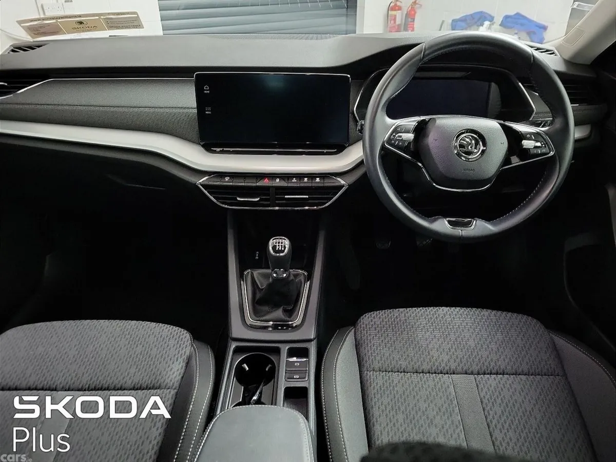 Skoda Octavia Saloon, Petrol, 2022, Red