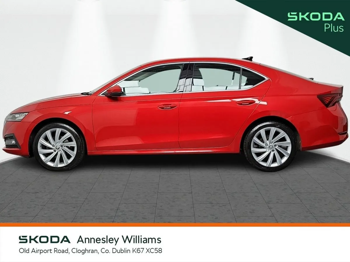 Skoda Octavia Saloon, Petrol, 2022, Red