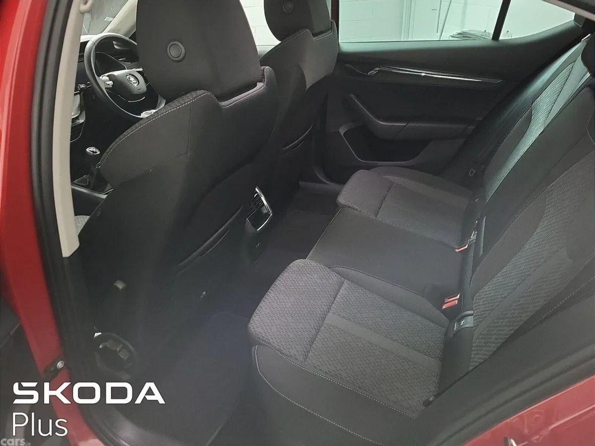 Skoda Octavia Saloon, Petrol, 2022, Red