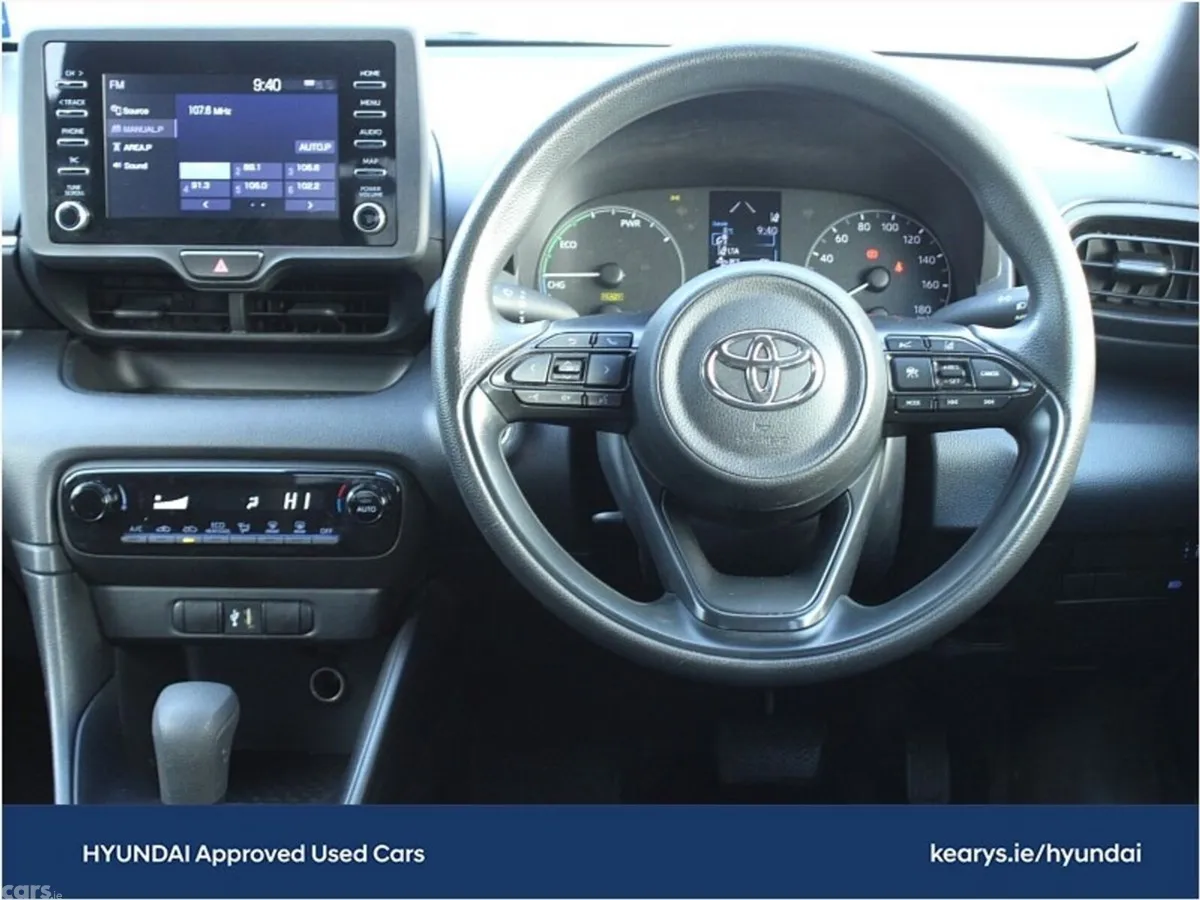 Toyota Yaris Hatchback, Petrol Hybrid, 2021, Silver