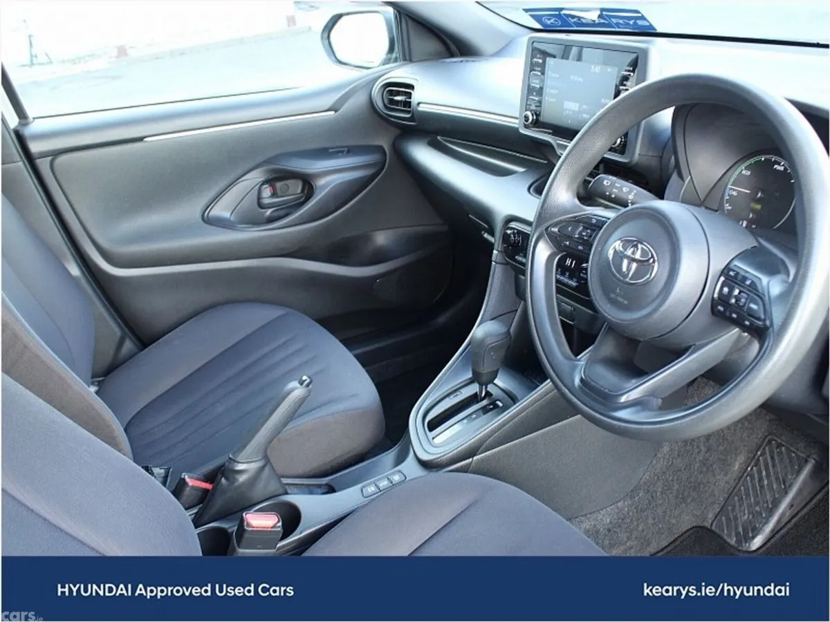 Toyota Yaris Hatchback, Petrol Hybrid, 2021, Silver