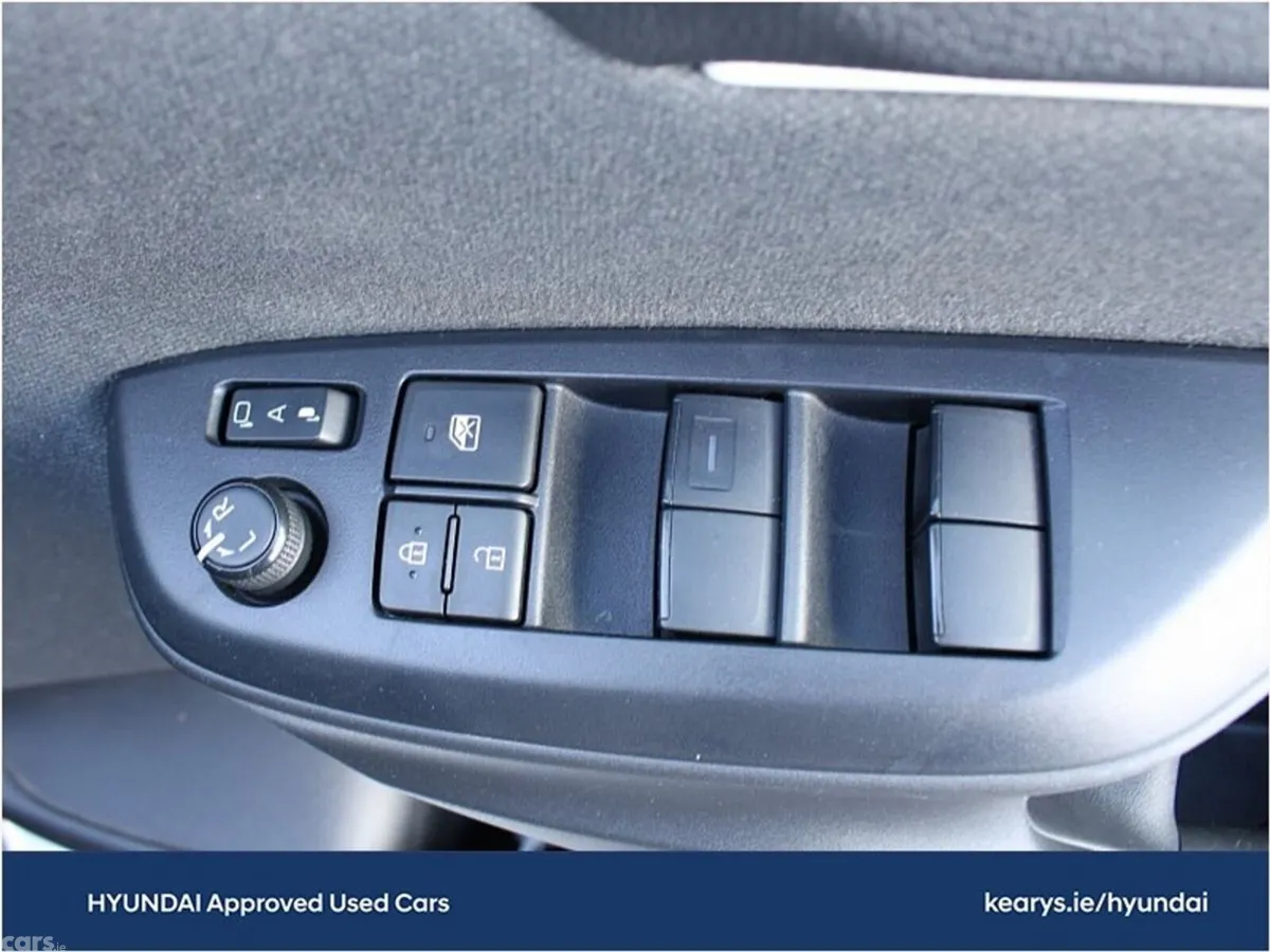 Toyota Yaris Hatchback, Petrol Hybrid, 2021, Silver