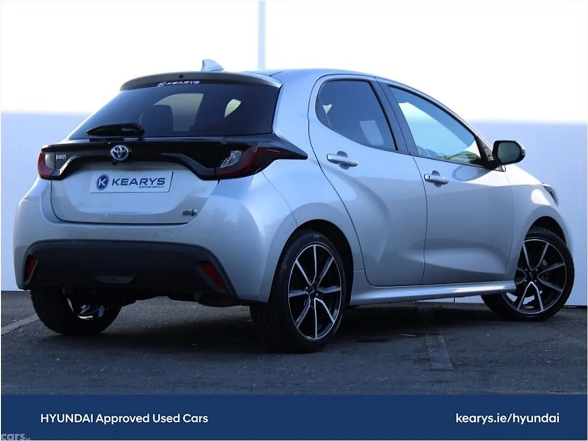 Toyota Yaris Hatchback, Petrol Hybrid, 2021, Silver
