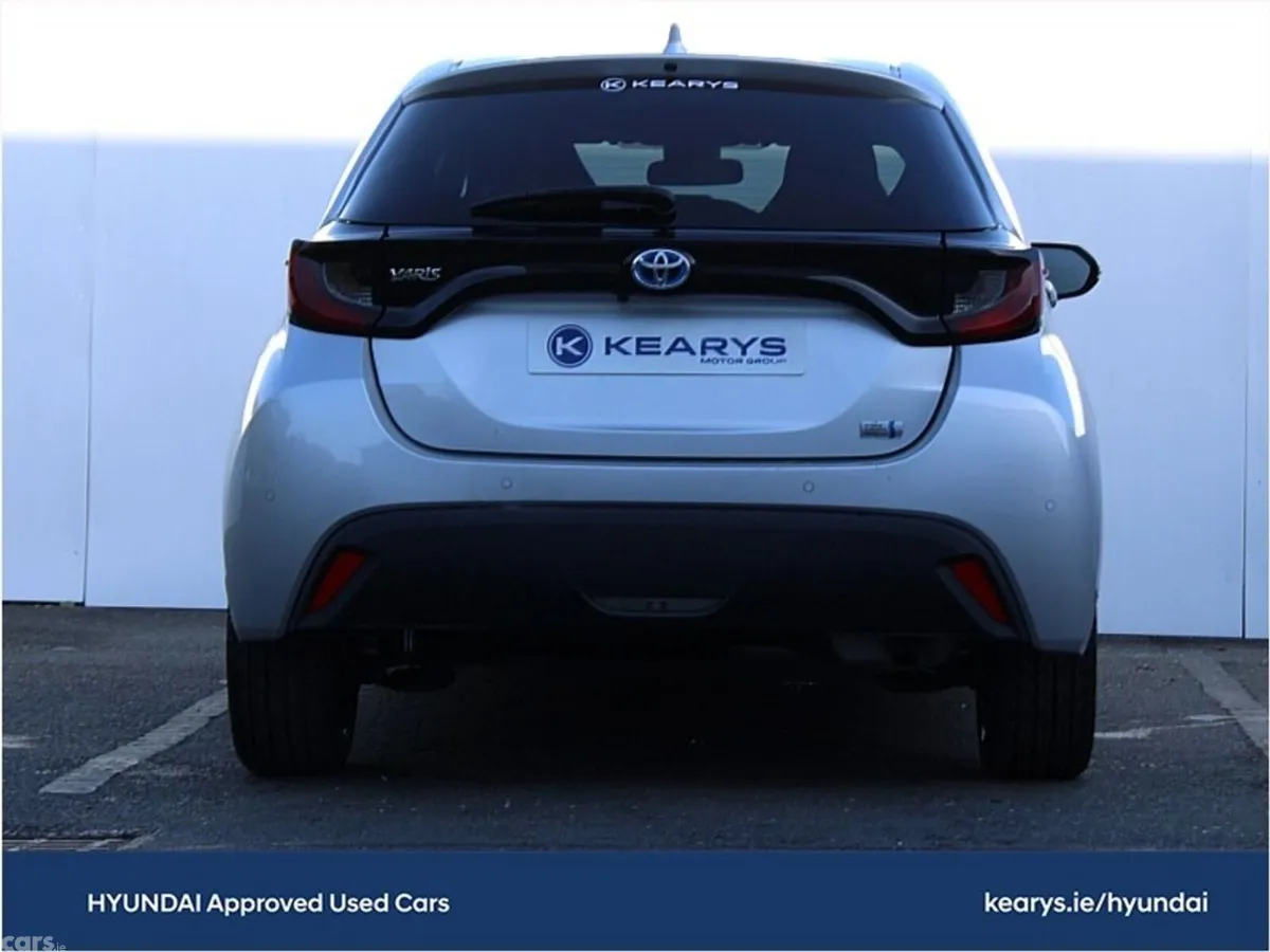 Toyota Yaris Hatchback, Petrol Hybrid, 2021, Silver