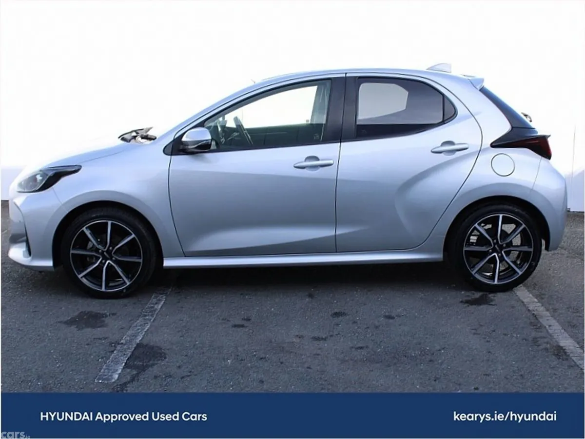 Toyota Yaris Hatchback, Petrol Hybrid, 2021, Silver