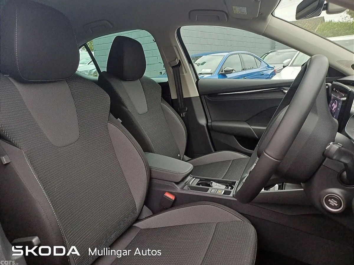 Skoda Octavia Saloon, Petrol, 2026, Black