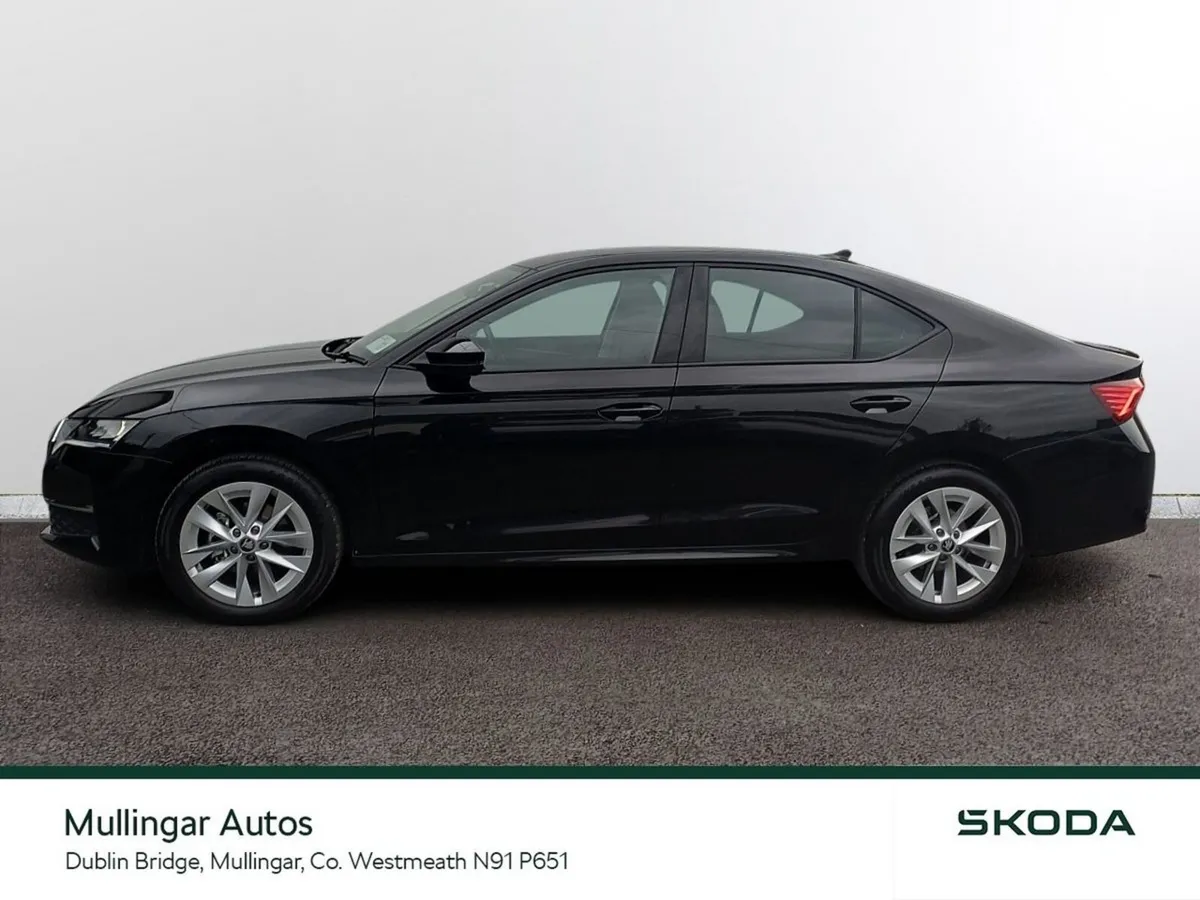Skoda Octavia Saloon, Petrol, 2026, Black