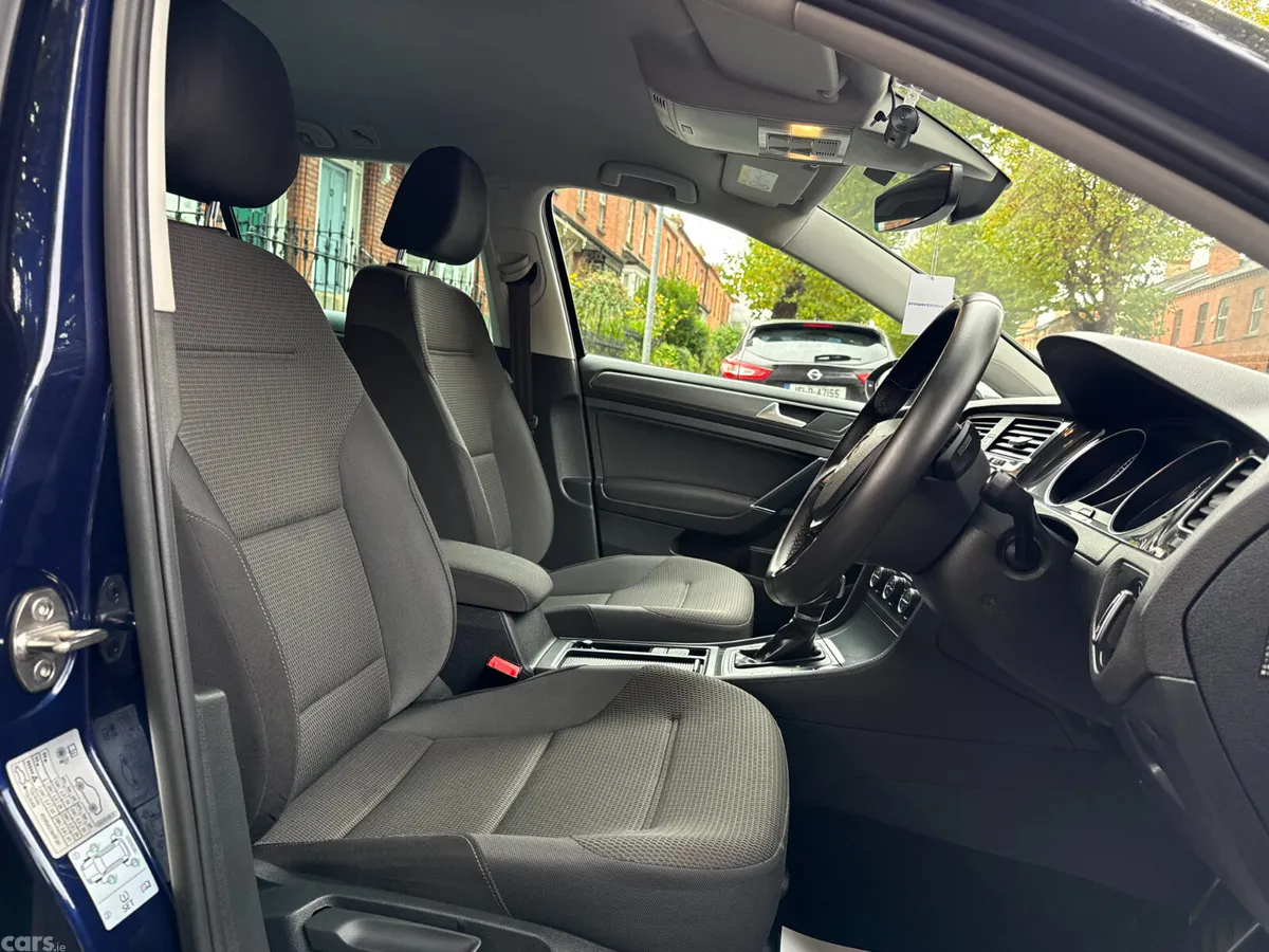 Volkswagen Golf Estate, Petrol, 2018, Blue