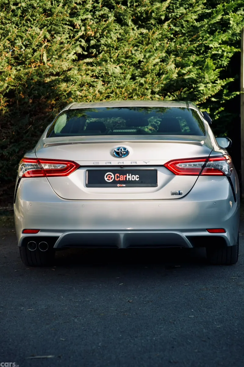 Toyota Camry Saloon, Petrol Hybrid, 2019, Silver