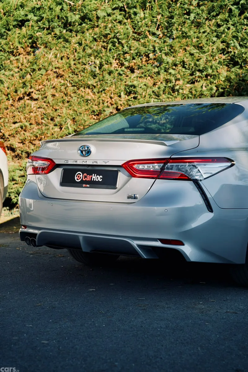 Toyota Camry Saloon, Petrol Hybrid, 2019, Silver