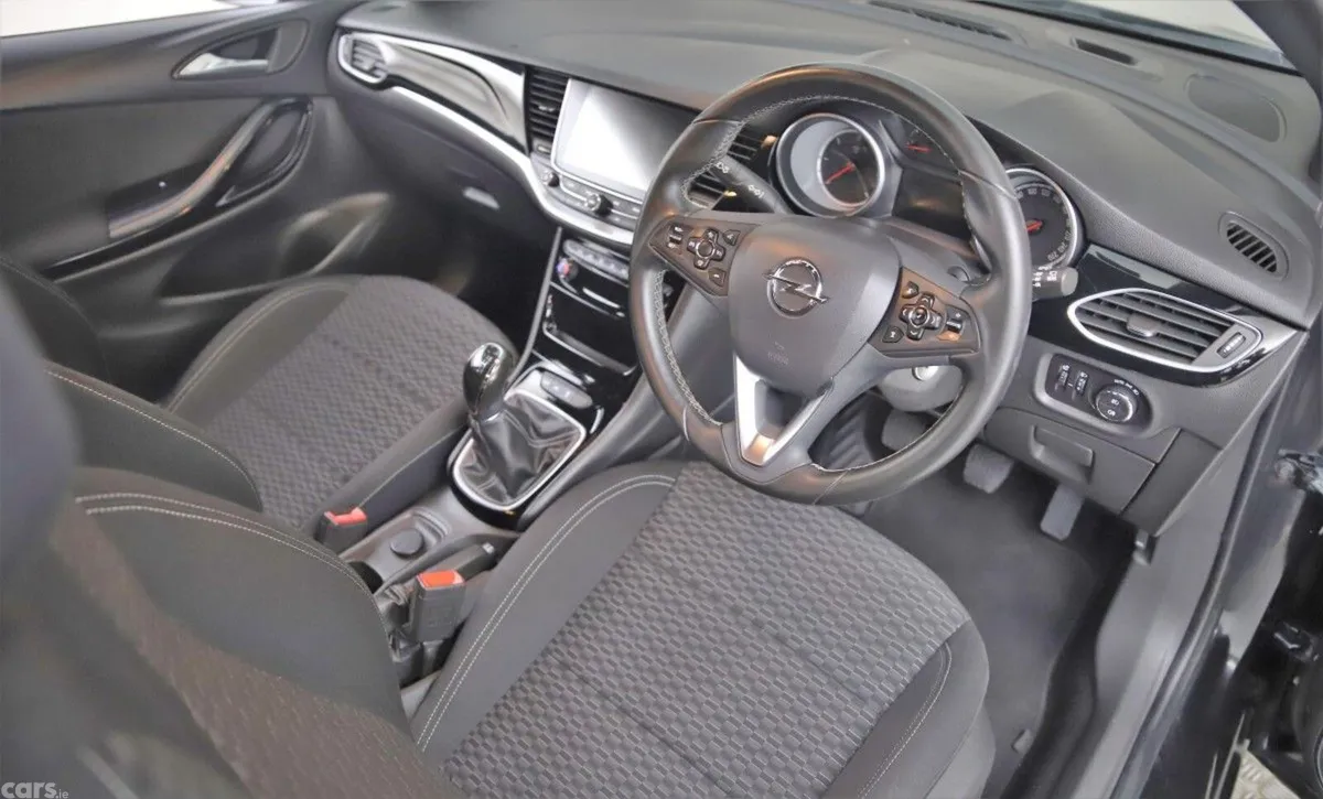 Opel Astra Hatchback, Diesel, 2017, Black