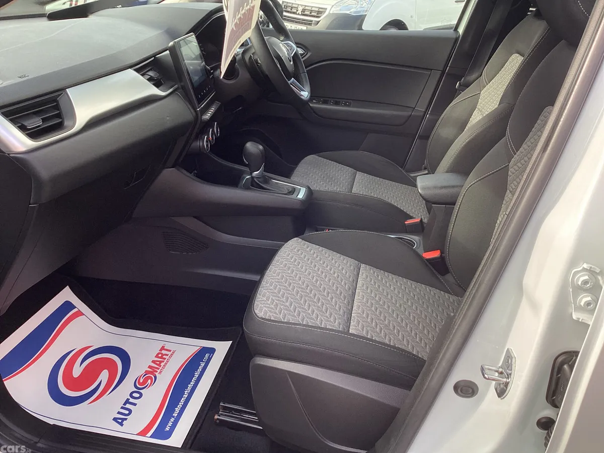 Renault Captur Hatchback, Petrol, 2022, White