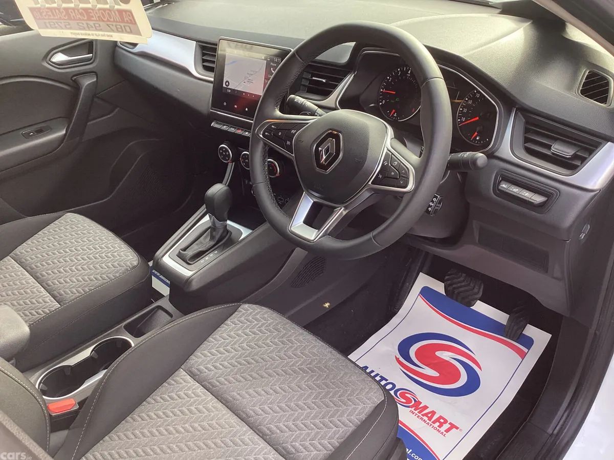 Renault Captur Hatchback, Petrol, 2022, White