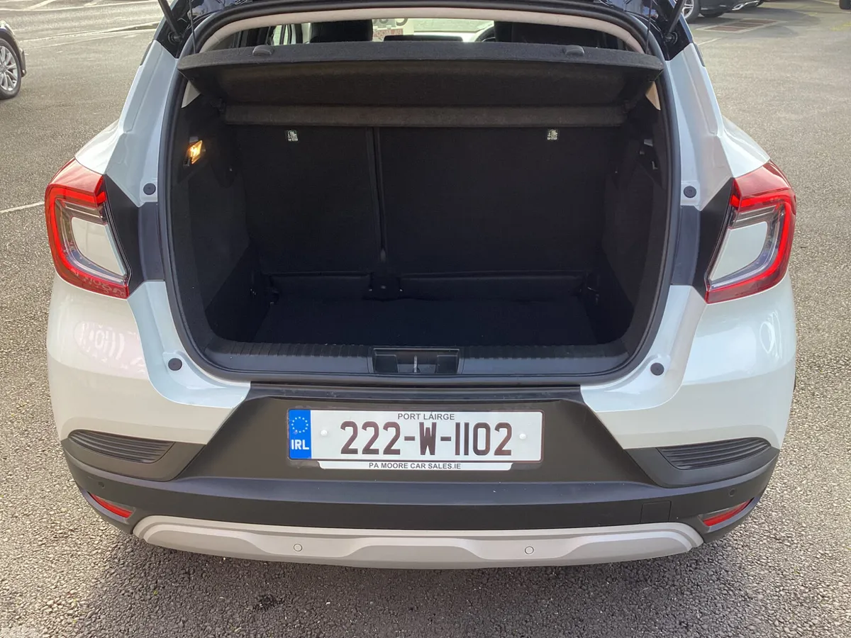 Renault Captur Hatchback, Petrol, 2022, White