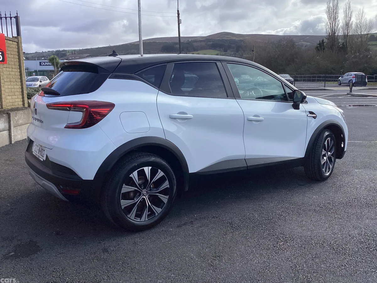 Renault Captur Hatchback, Petrol, 2022, White