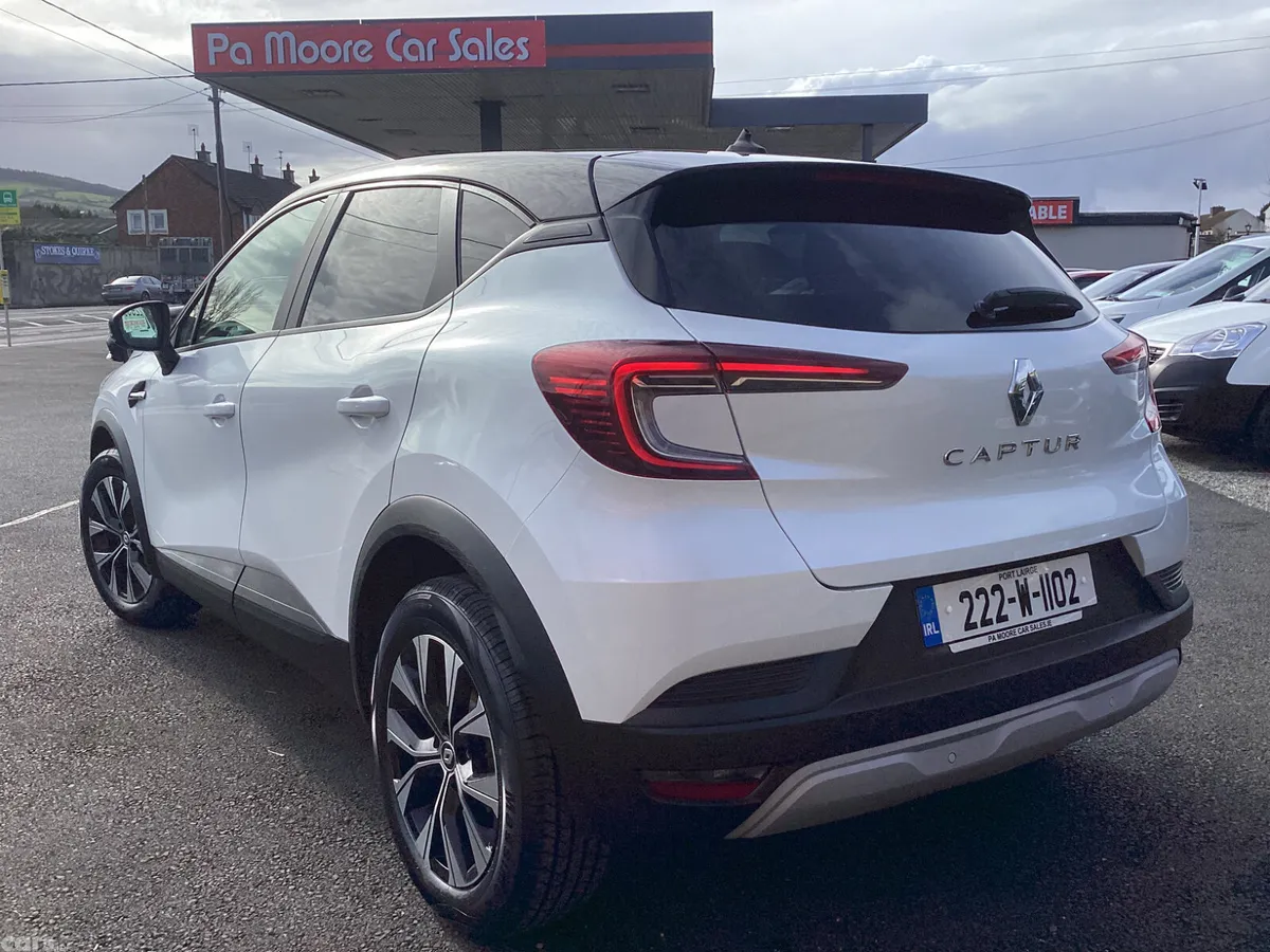 Renault Captur Hatchback, Petrol, 2022, White