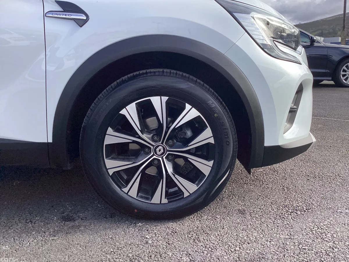 Renault Captur Hatchback, Petrol, 2022, White
